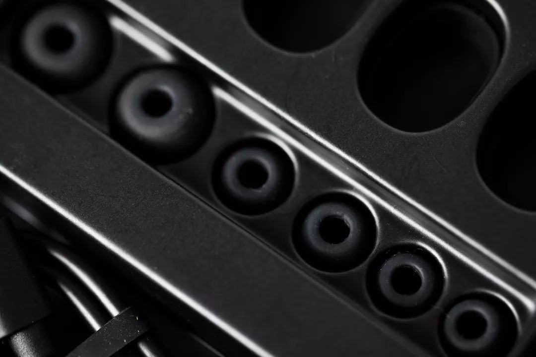 汪峰头戴式蓝牙耳机推荐,汪峰花了多少钱