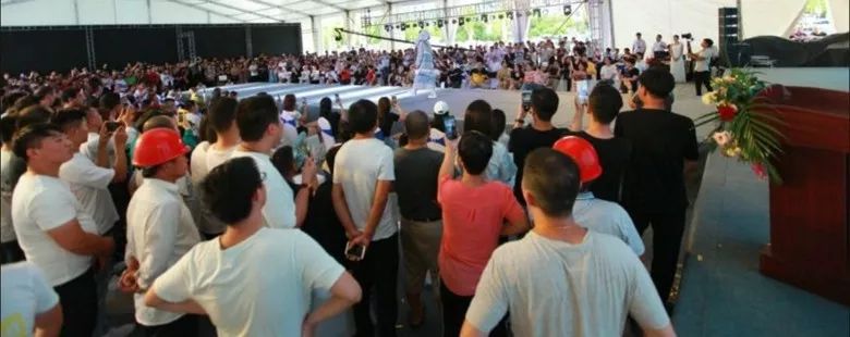 2019首届(中国)羽绒服原创设计论坛暨平湖·中国服装城原创羽绒服采购节盛大启幕