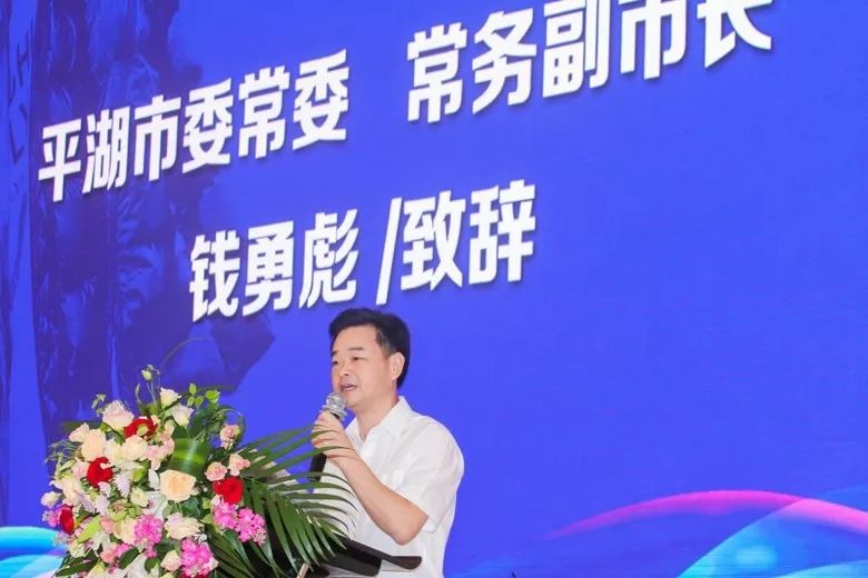 2019首届(中国)羽绒服原创设计论坛暨平湖·中国服装城原创羽绒服采购节盛大启幕