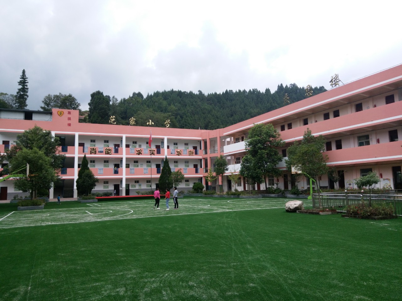 乡村小学为何学生越来越少,农村小学的优势与不足