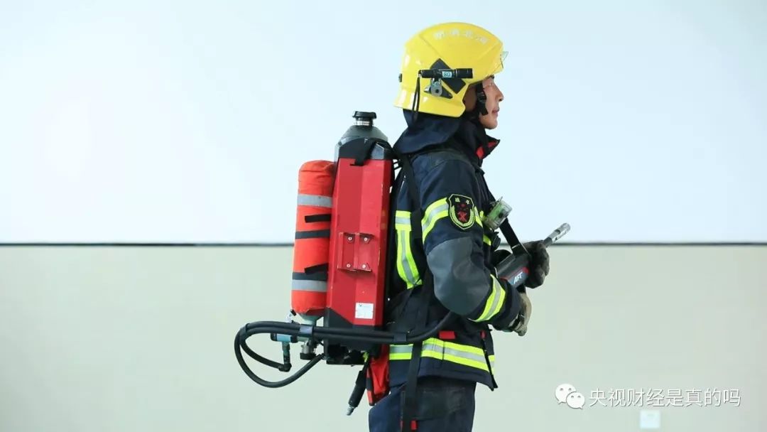 灭油火最好的方法,用水能把火星给扑灭吗