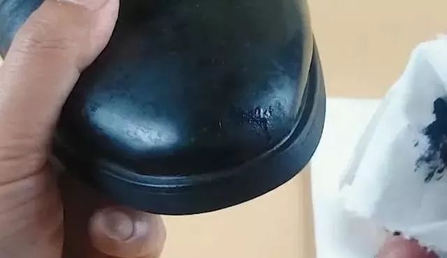 皮鞋破皮小妙招,黑色皮鞋擦破皮怎么修复