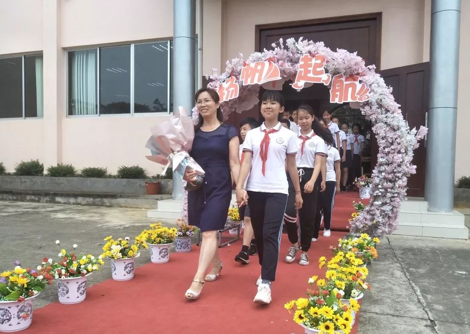 教师节特辑与你同行,我眼中的您教师节特辑