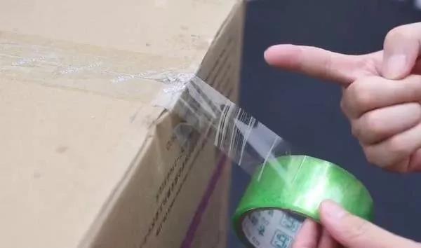 没有剪刀，怎么轻松地断开胶带呢？这几招很好用