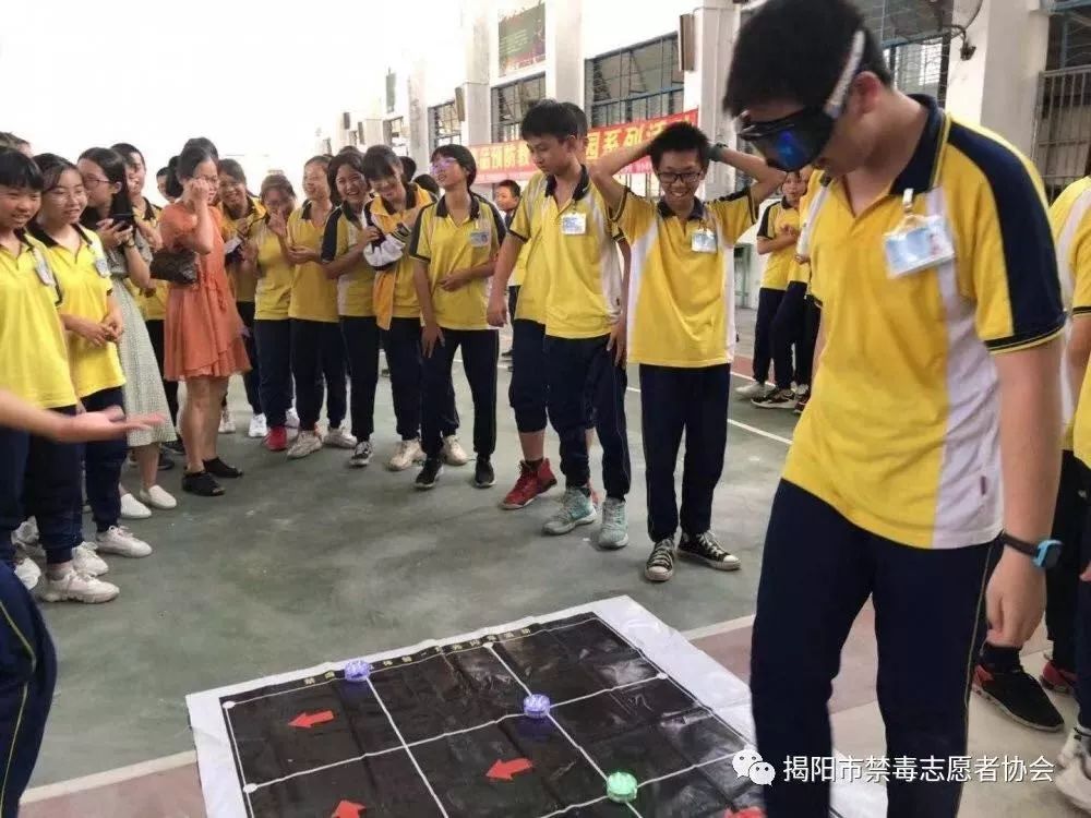 禁毒宣传进万家,禁毒大队进村开展禁毒宣传