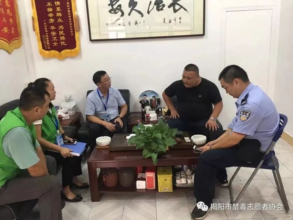 禁毒宣传进万家,禁毒大队进村开展禁毒宣传