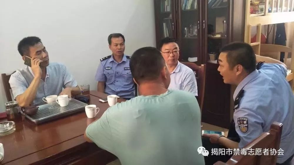 禁毒宣传进万家,禁毒大队进村开展禁毒宣传