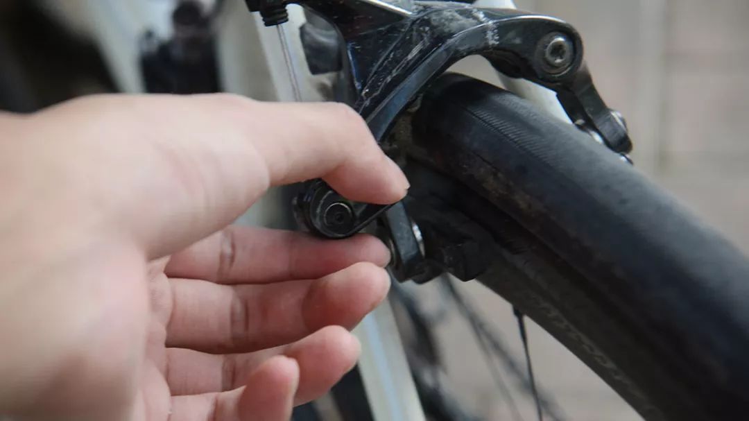 3.0鼓刹改碟刹教程全过程,圈刹和碟刹的拆轮方法