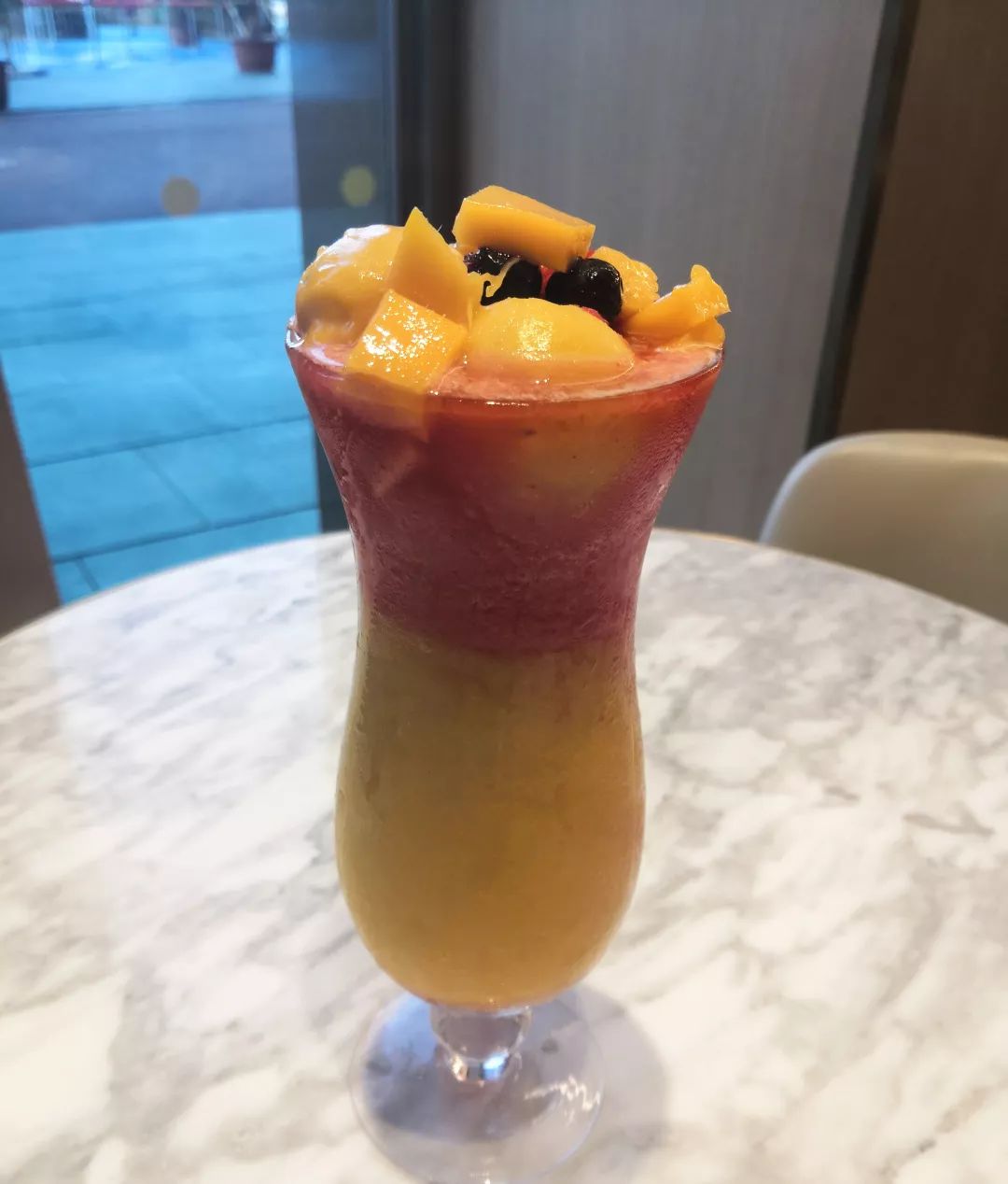 中秋夜“昊月馆”吃月饼冰淇淋，与“国民弟弟”刘昊然浪漫邂逅