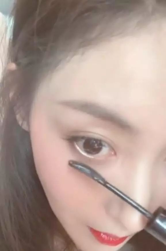 张天爱睫毛化妆技巧,张天爱夹睫毛教学视频