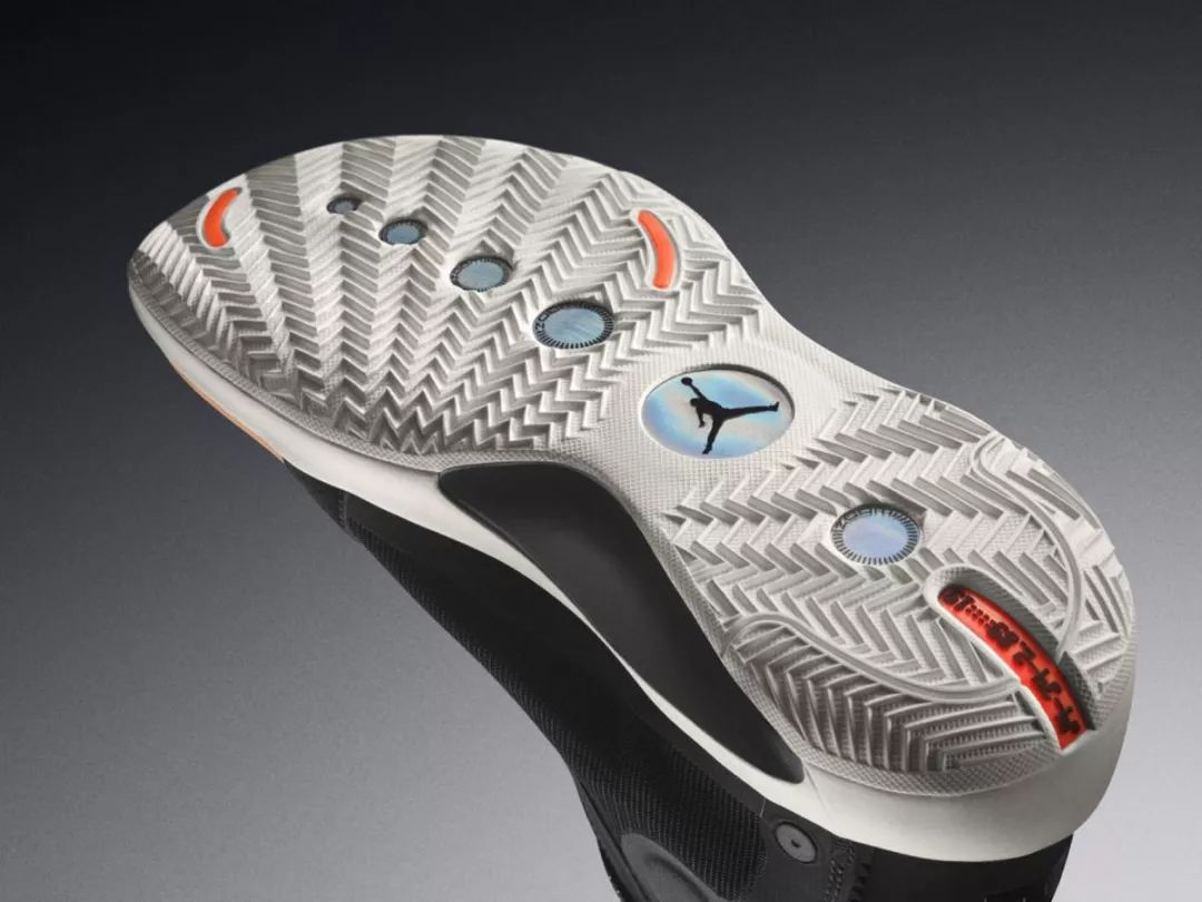 郭艾伦aj34秋天能穿吗,郭艾伦球员版aj34low登场