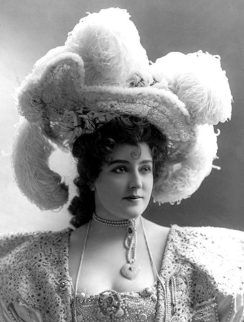 轻盈的羽毛飘落,轻盈柔软的羽毛