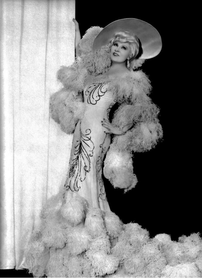 轻盈的羽毛飘落,轻盈柔软的羽毛