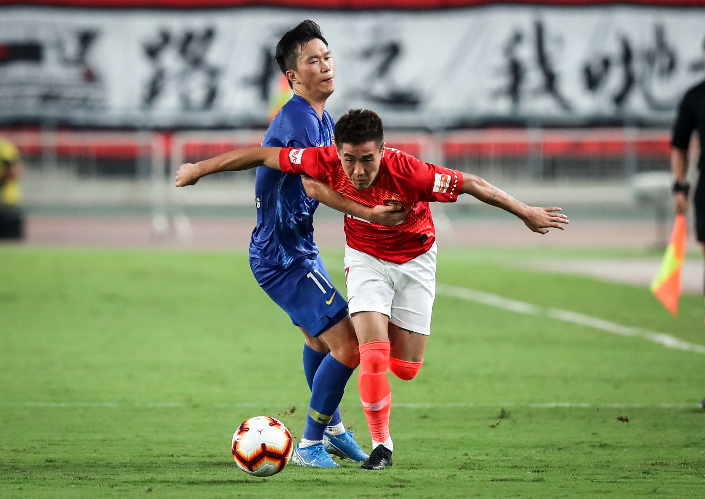 中超联赛苏宁对战鲁能,广州恒大淘宝队对江苏苏宁易购