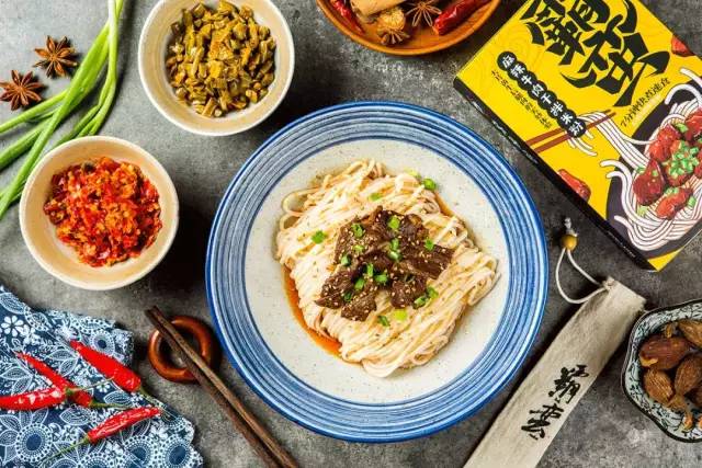 美好的米粉像少女的胸，但我们只能吃到硅胶？