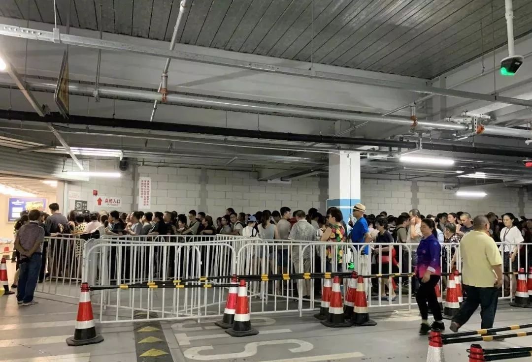 Costco又挤爆了!茅台1499元!退会员卡的傻眼了...