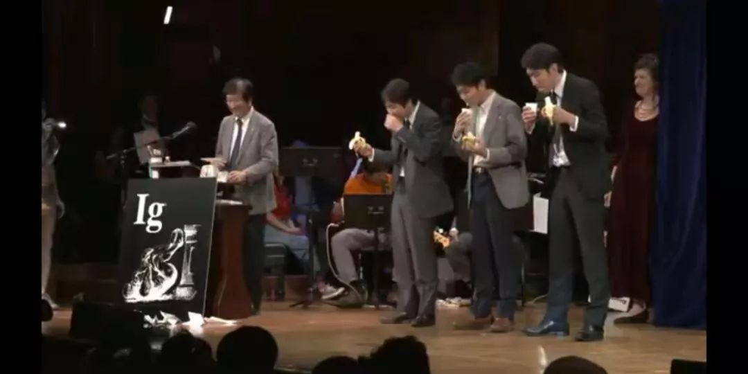 把会飞的小强做成冰箱贴……搞笑诺贝尔奖：我们真的是正经研究！