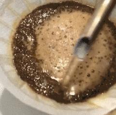 手冲咖啡注水的正确方法,咖啡粉如何过滤冲泡的水
