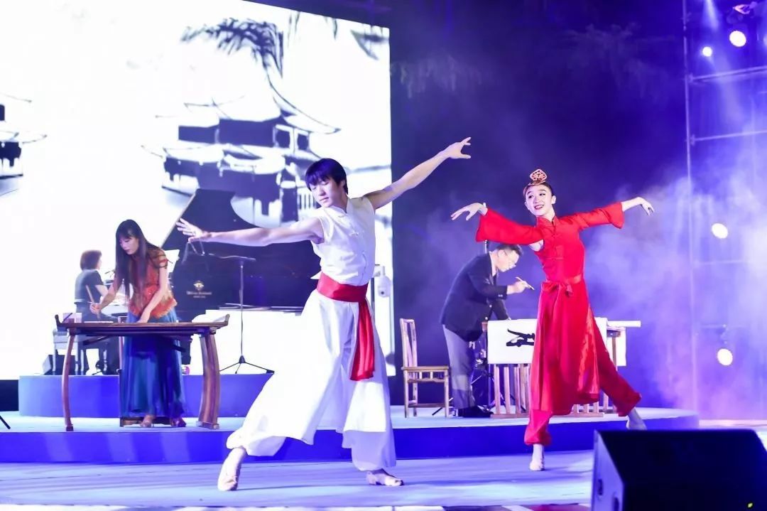 近千人相聚中山公园，以这样的方式共赏“月常满·人长宁”！