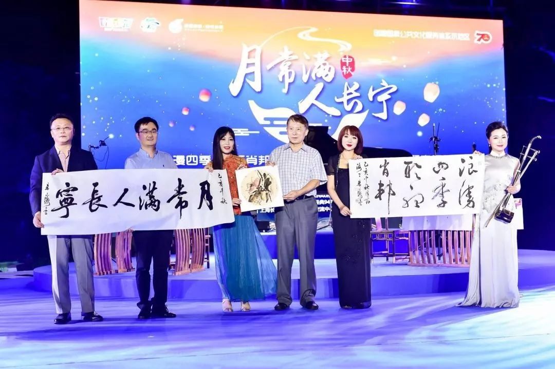 近千人相聚中山公园，以这样的方式共赏“月常满·人长宁”！