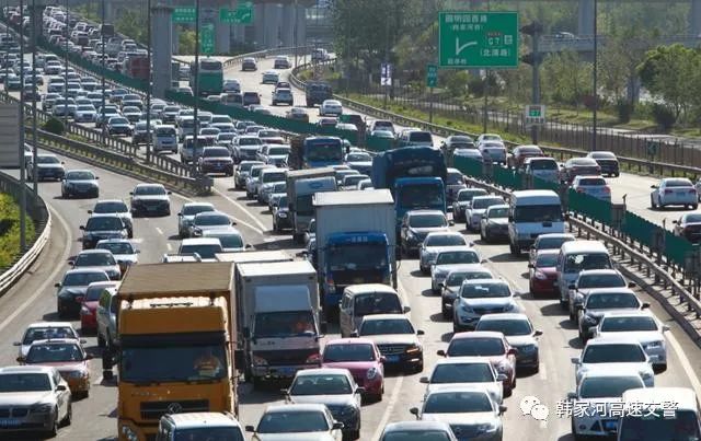 连“两秒准则”都不知道?难怪动不动就追尾