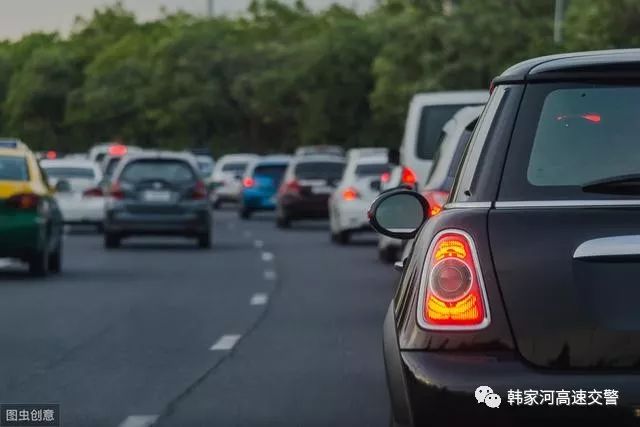 连“两秒准则”都不知道?难怪动不动就追尾