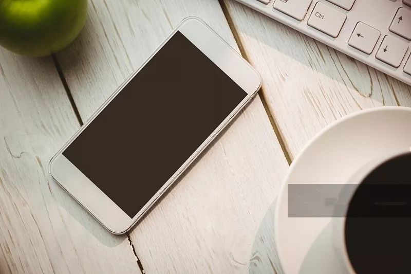 手机平放还是翻过来好,手机朝下放什么意思