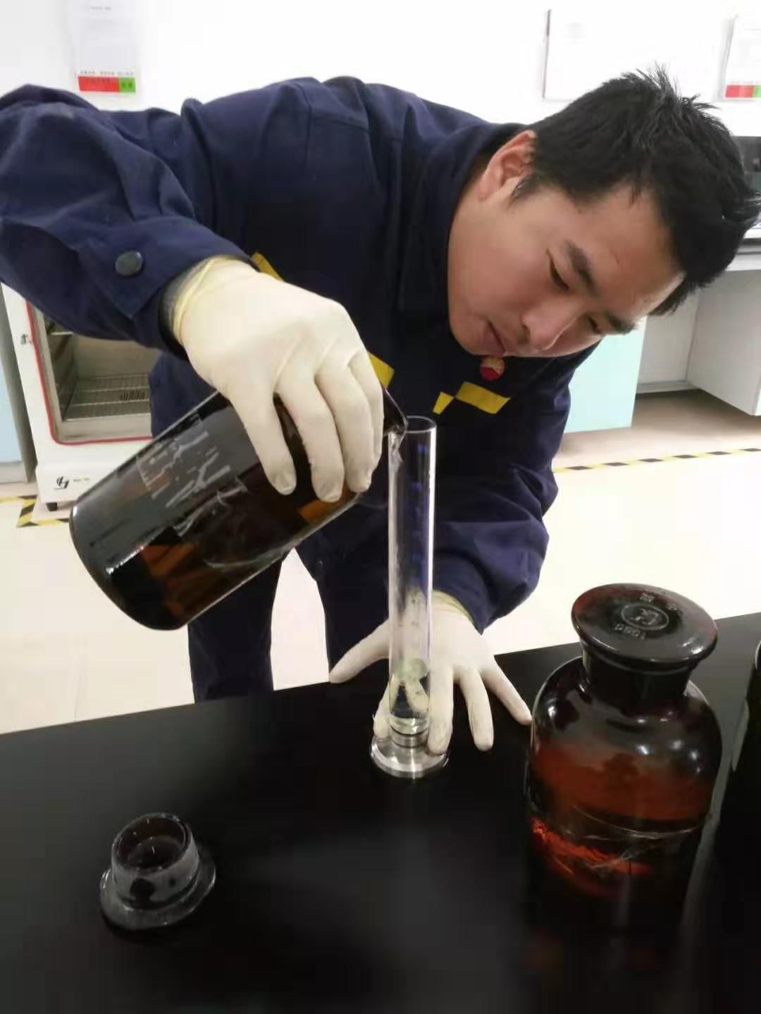 维修师傅说油品质差要加什么油,修理厂的师傅都说网上机油太假