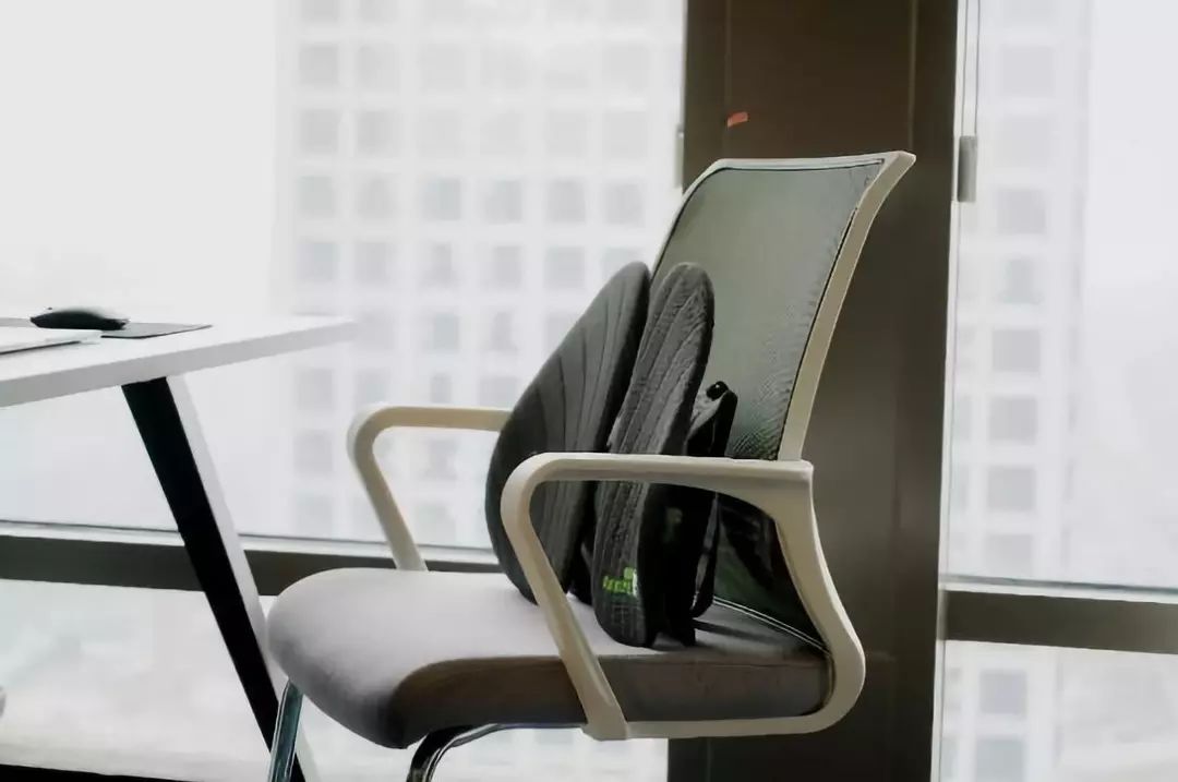 久坐不累的黑科技坐凳,久坐不累腰的腰靠