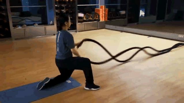 太猛了!杭州37岁孕妈火上抖音!举60斤杠铃,每天跑5公里,预产期当天还在健身房……