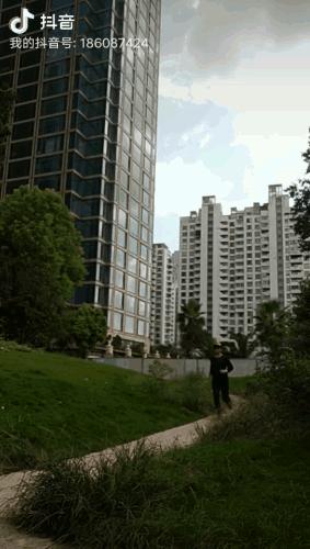 太猛了!杭州37岁孕妈火上抖音!举60斤杠铃,每天跑5公里,预产期当天还在健身房……