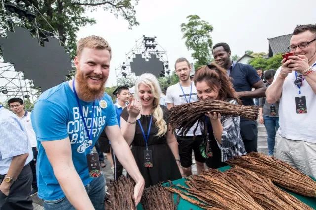 什邡，我想和你谈一辈子恋爱