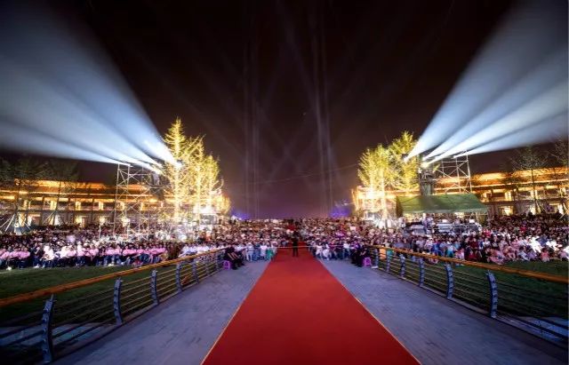 什邡,我想和你谈一辈子恋爱