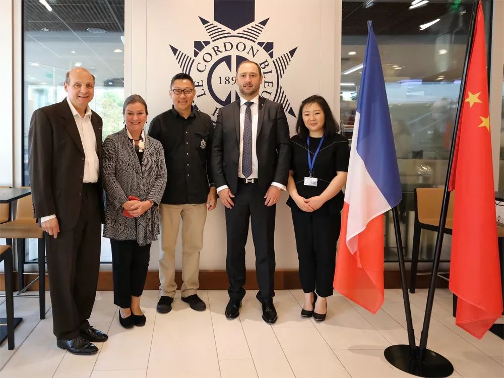 娉曞浗钃濆甫鐑归オ瀛﹂櫌,娉曞浗钃濆甫鍘ㄥ笀瀛︽牎涓浗