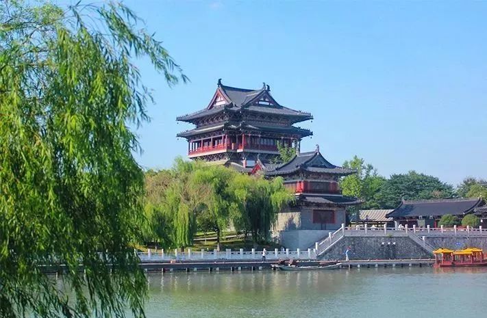 限时七天！上海宁一定要赶紧收下这波来自泰州靖江的美食暴击，来吸一口会跳舞的蟹黄汤包！鲜入心扉