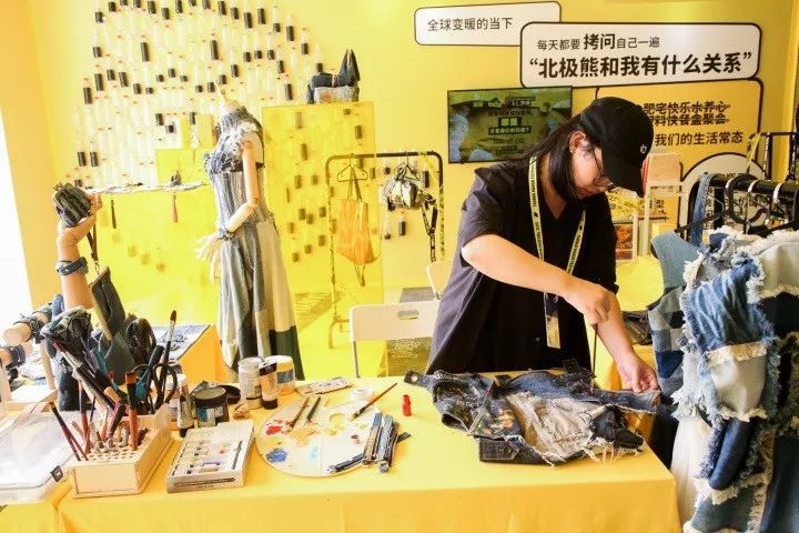 当代青年生活方式指南|衣服只拍一次照,穿过一次就卖掉