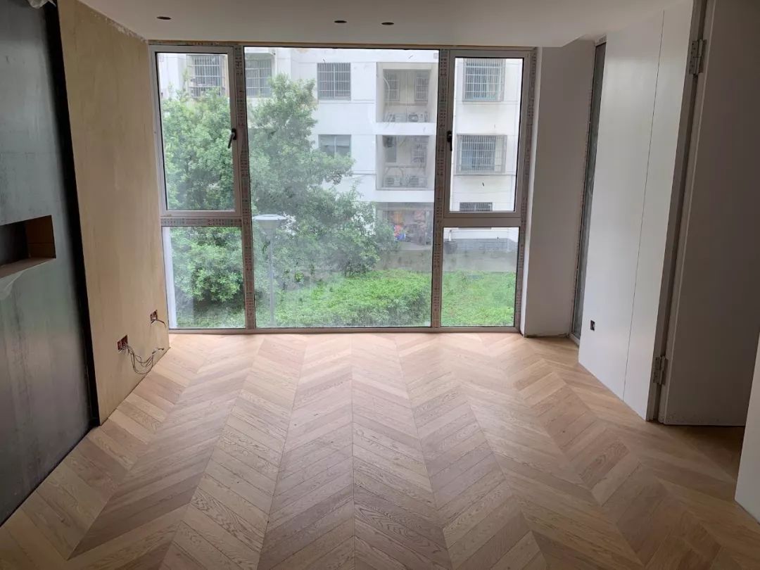 没阳台没飘窗怎么解决晒衣服,阳台晒衣服烘干