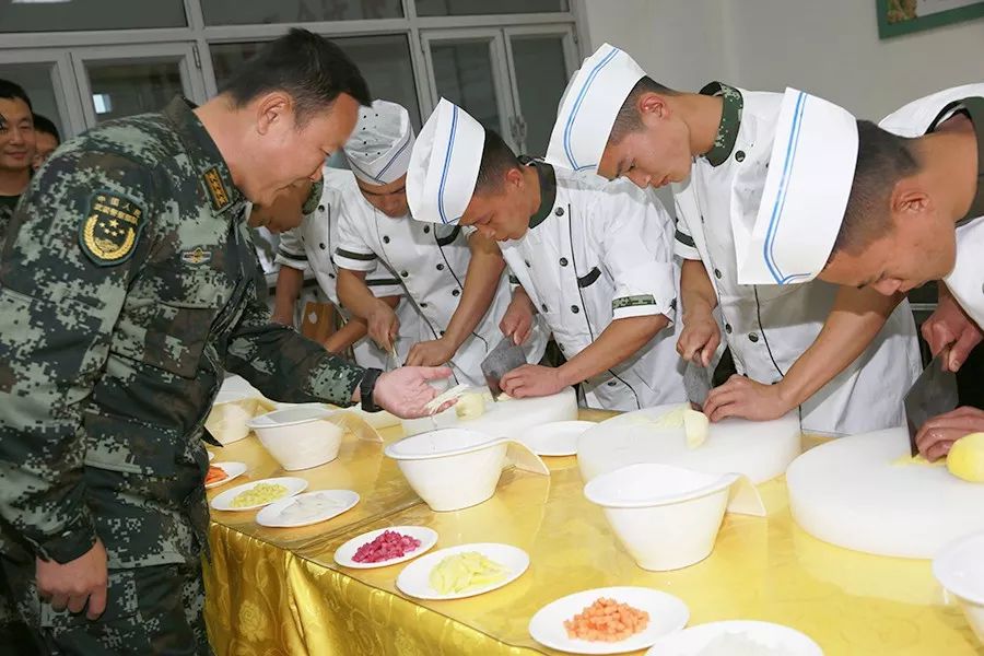 军营“厨神”初长成，三尺灶台显身手——记一次香味满满的培训