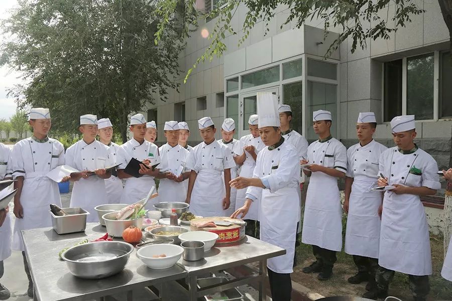 军营“厨神”初长成，三尺灶台显身手——记一次香味满满的培训
