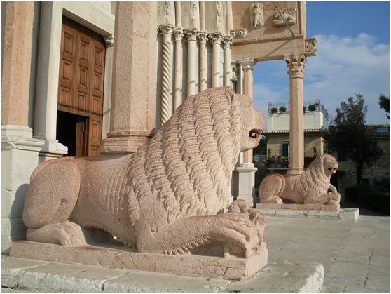 为什么教堂从上面看都是十字架,为什么教堂是十字形