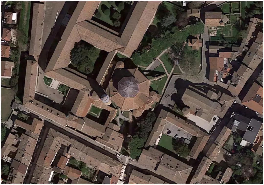 为什么教堂从上面看都是十字架,为什么教堂是十字形