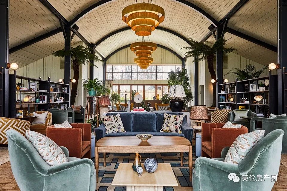 哈里梅根设计师为接皇室单,烂尾前客户,遭前客户起诉索赔