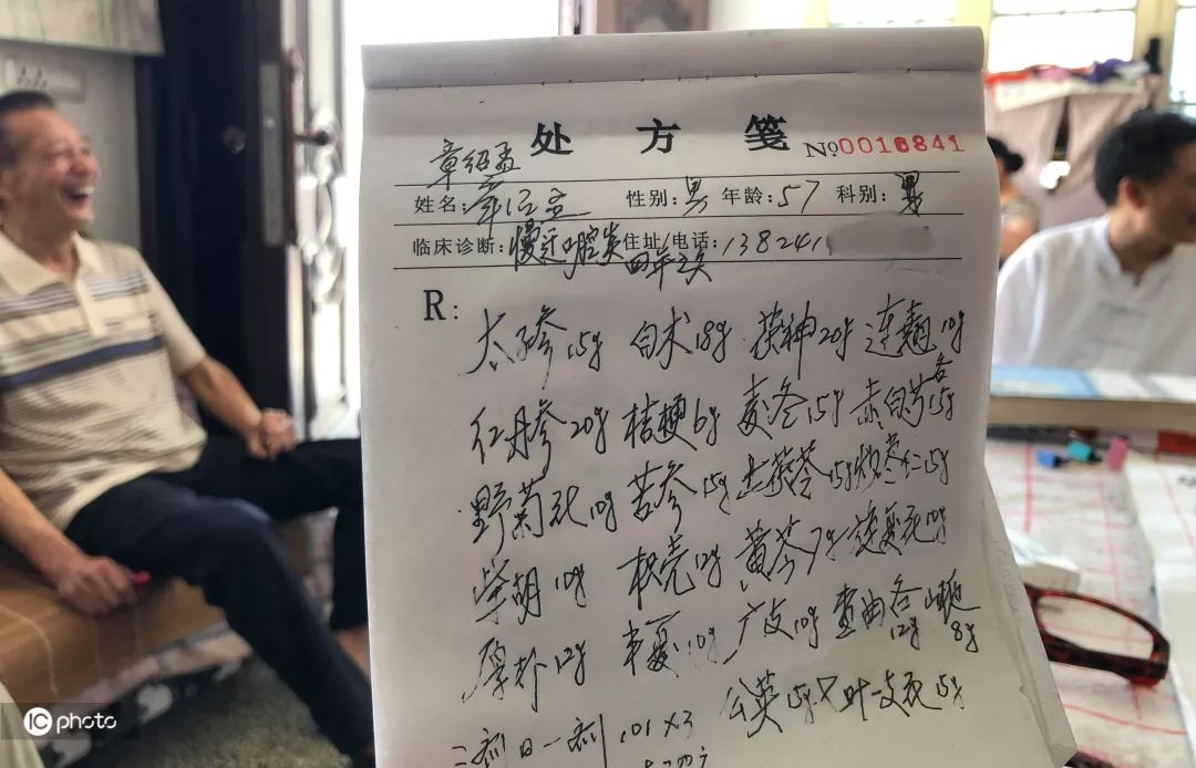 与新中国同岁:他在镇上开了第一家私人诊所|ICphoto