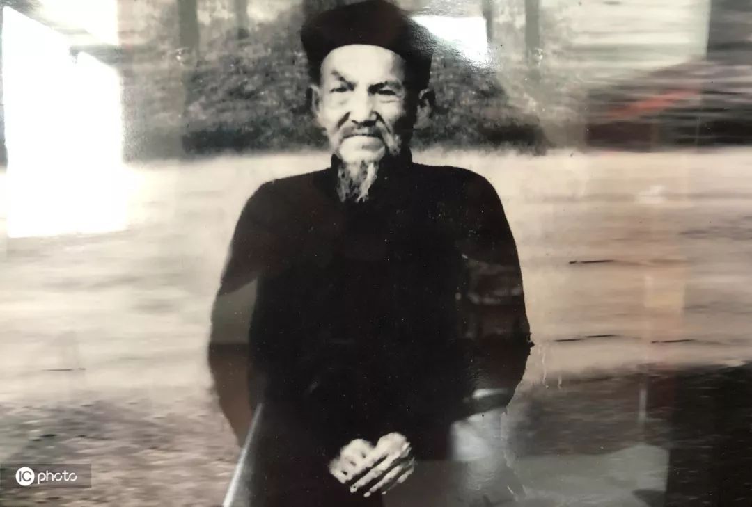 与新中国同岁:他在镇上开了第一家私人诊所|ICphoto