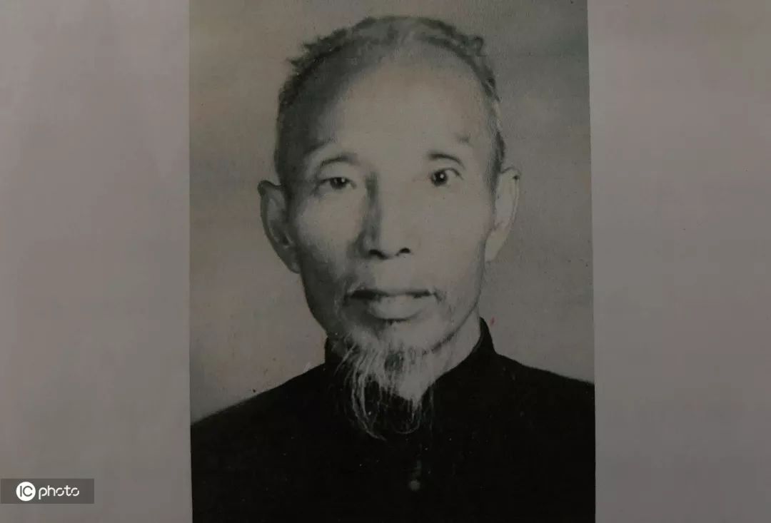 与新中国同岁:他在镇上开了第一家私人诊所|ICphoto