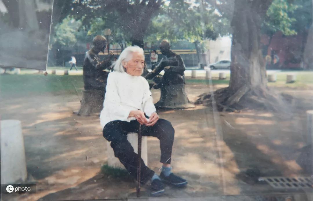 与新中国同岁:他在镇上开了第一家私人诊所|ICphoto