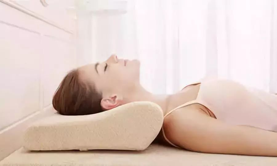 脖子睡觉落枕了怎么最快恢复视频,落枕要怎样的睡觉姿势有助于恢复