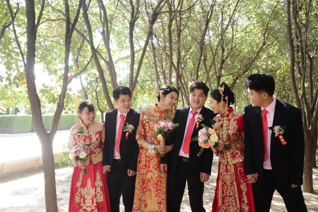 三胞胎十年*考前**进一所大学,高考分数连号!刚刚又同天结婚!又相信缘分了……