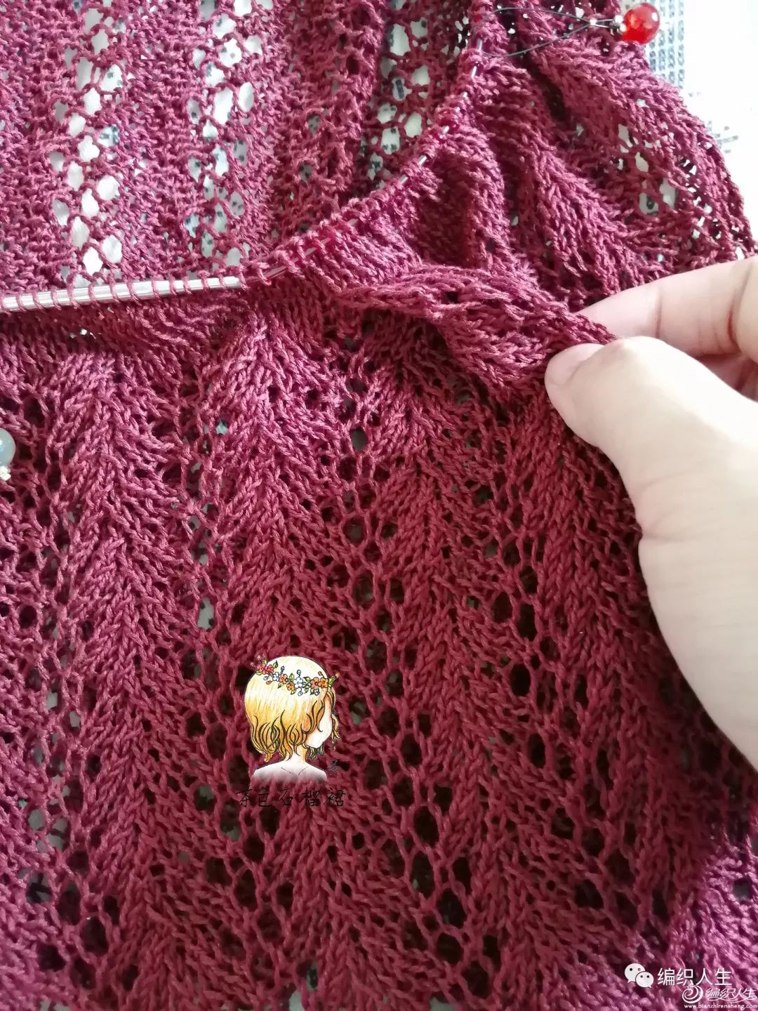 红酒：前短后长的女士棒针蝴蝶袖蕾丝长裙（附图解）