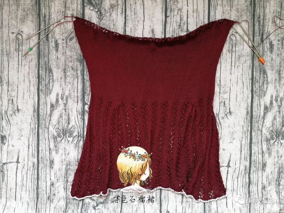 红酒：前短后长的女士棒针蝴蝶袖蕾丝长裙（附图解）
